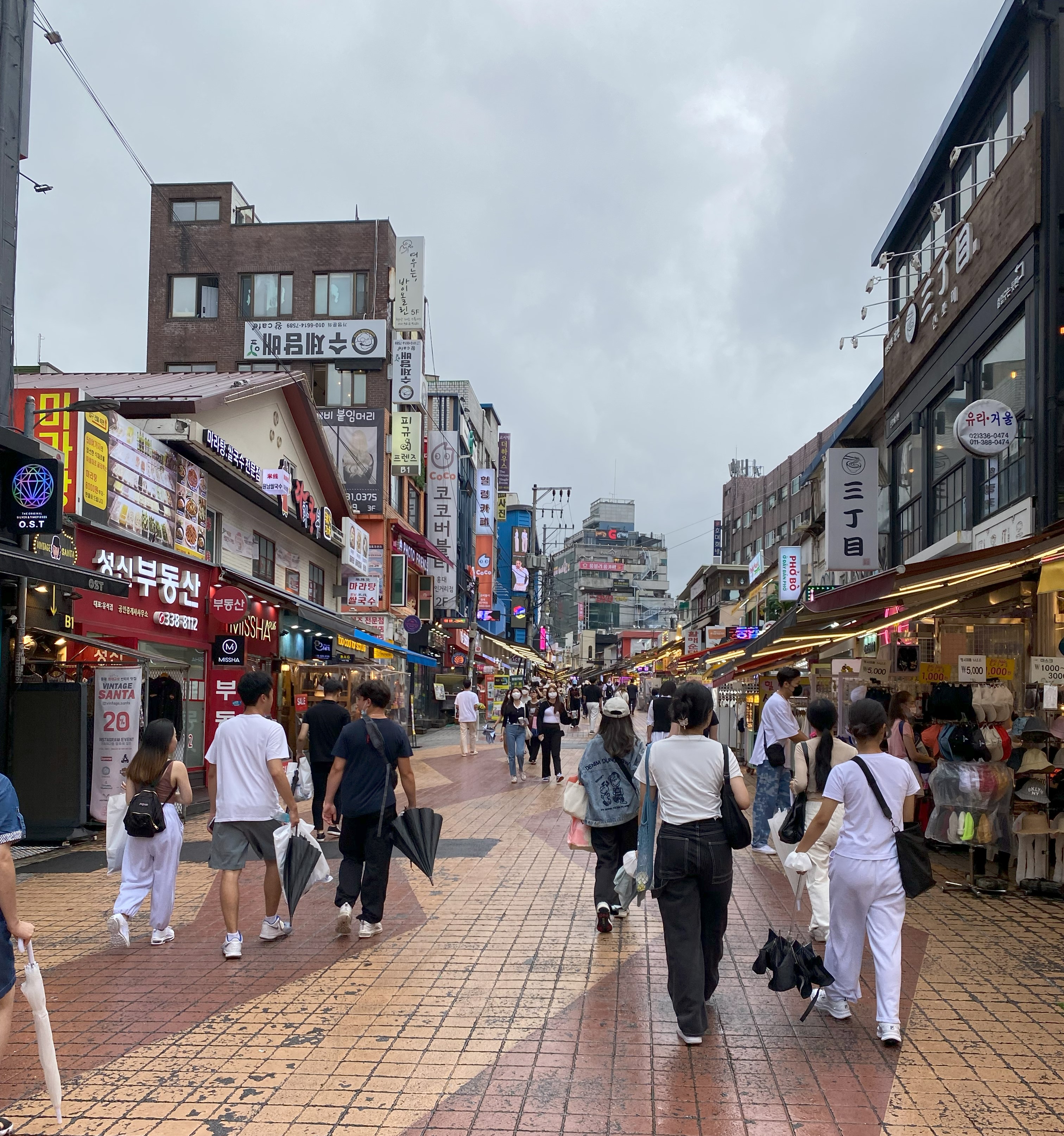 Hongdae Local Street Tour: Where Seoul's Youth and Art Come Alive - 1